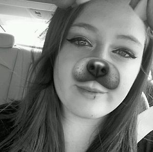 Meet your Posher, Caitlin